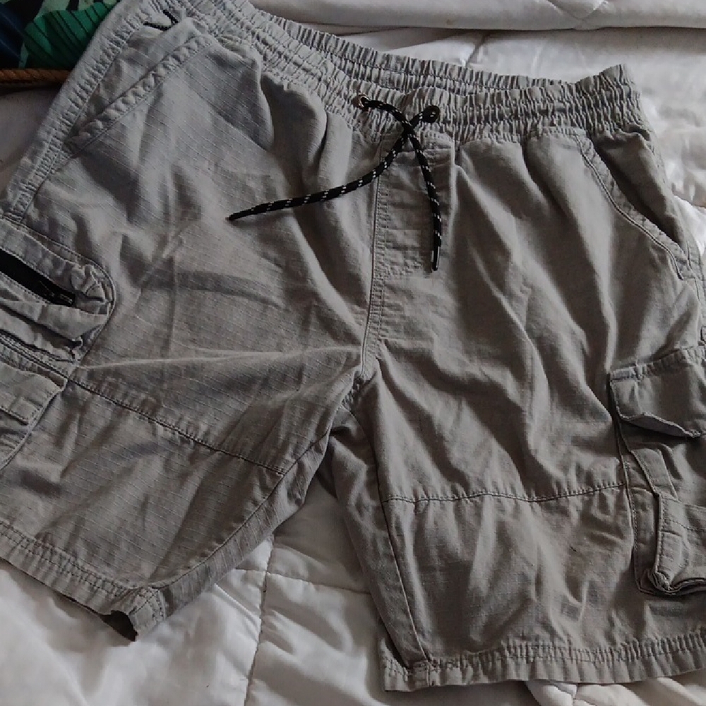 Gray‎ Cargo Shorts with Elastic Waistband